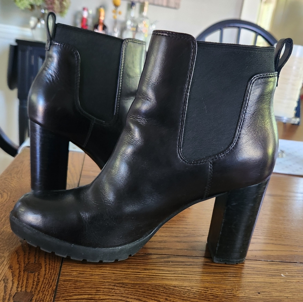 Size 6 1/2 Clarks bootie